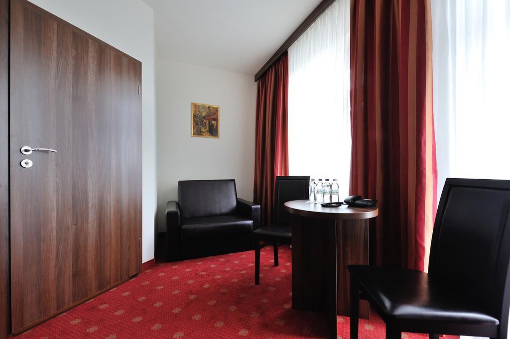 Hotel Centrum Sosnowiec Oda fotoğraf