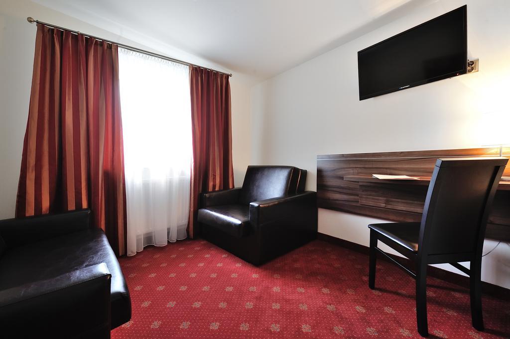 Hotel Centrum Sosnowiec Oda fotoğraf