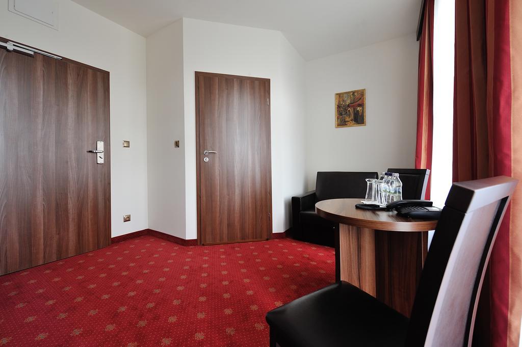 Hotel Centrum Sosnowiec Oda fotoğraf