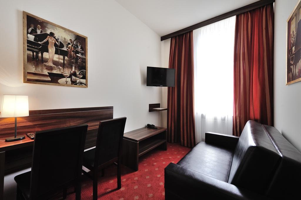 Hotel Centrum Sosnowiec Oda fotoğraf