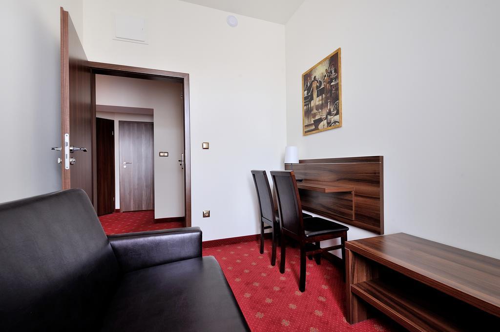 Hotel Centrum Sosnowiec Oda fotoğraf
