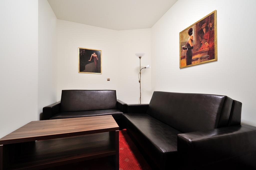 Hotel Centrum Sosnowiec Oda fotoğraf